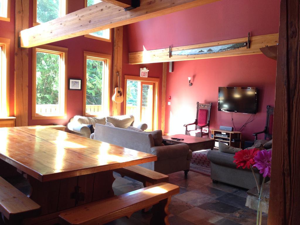 Alpine Lodge Вістлер Екстер'єр фото