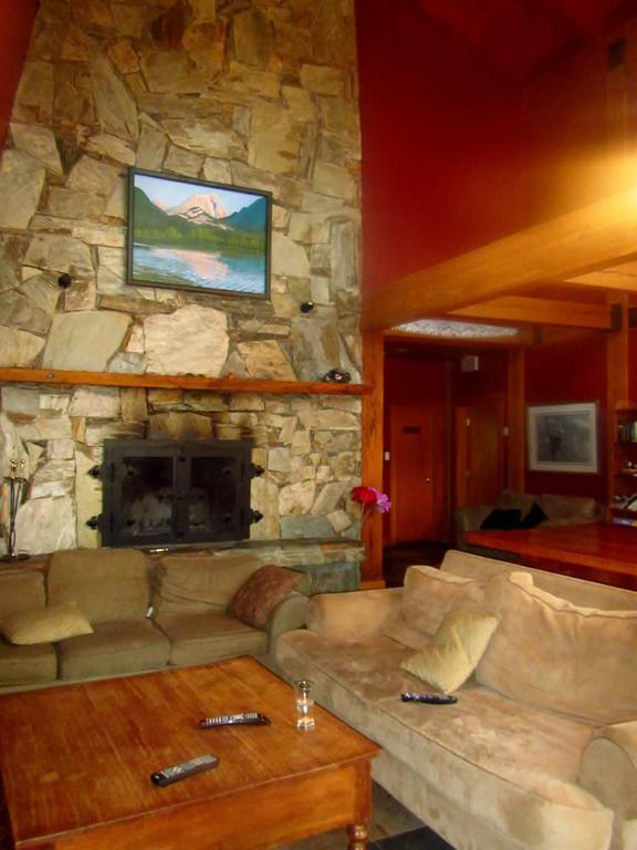 Alpine Lodge Вістлер Екстер'єр фото